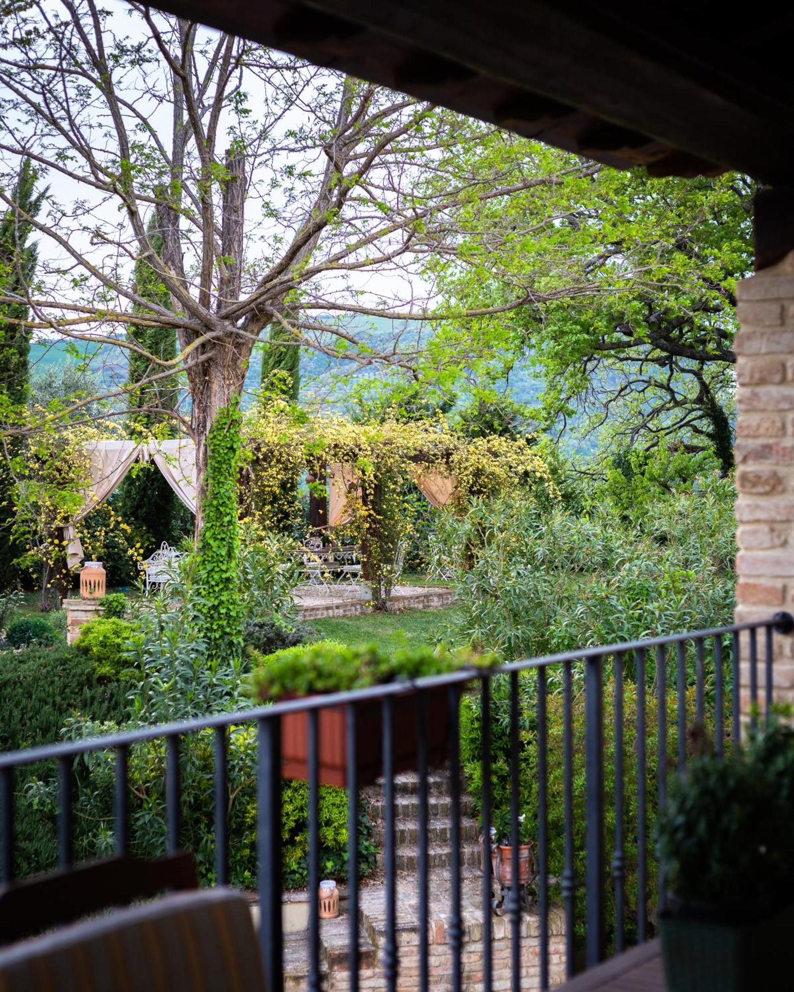 Ca' Le Cerque, Villa Surrounded By The Marche Nature フォッソンブローネ エクステリア 写真