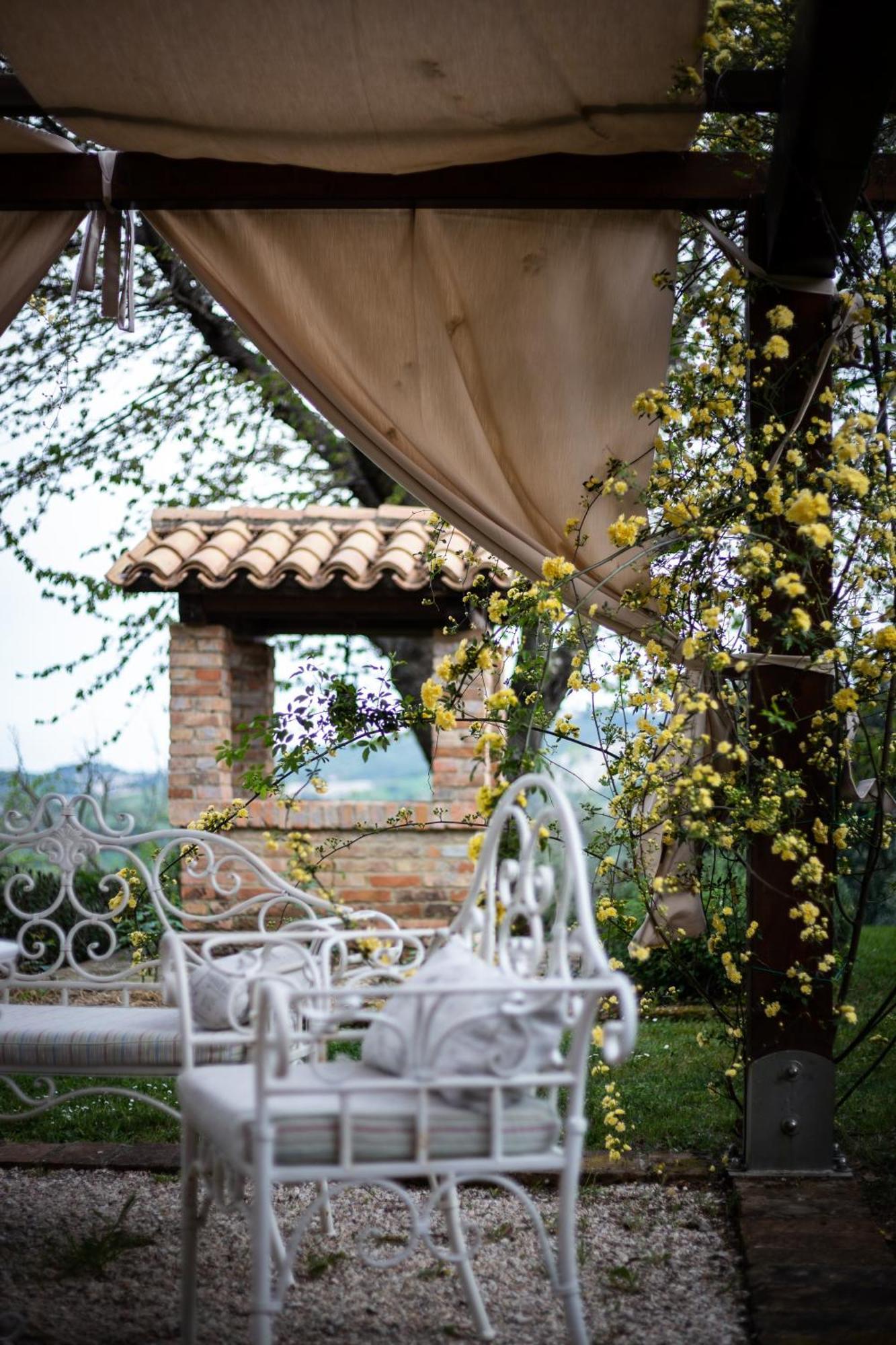 Ca' Le Cerque, Villa Surrounded By The Marche Nature フォッソンブローネ エクステリア 写真
