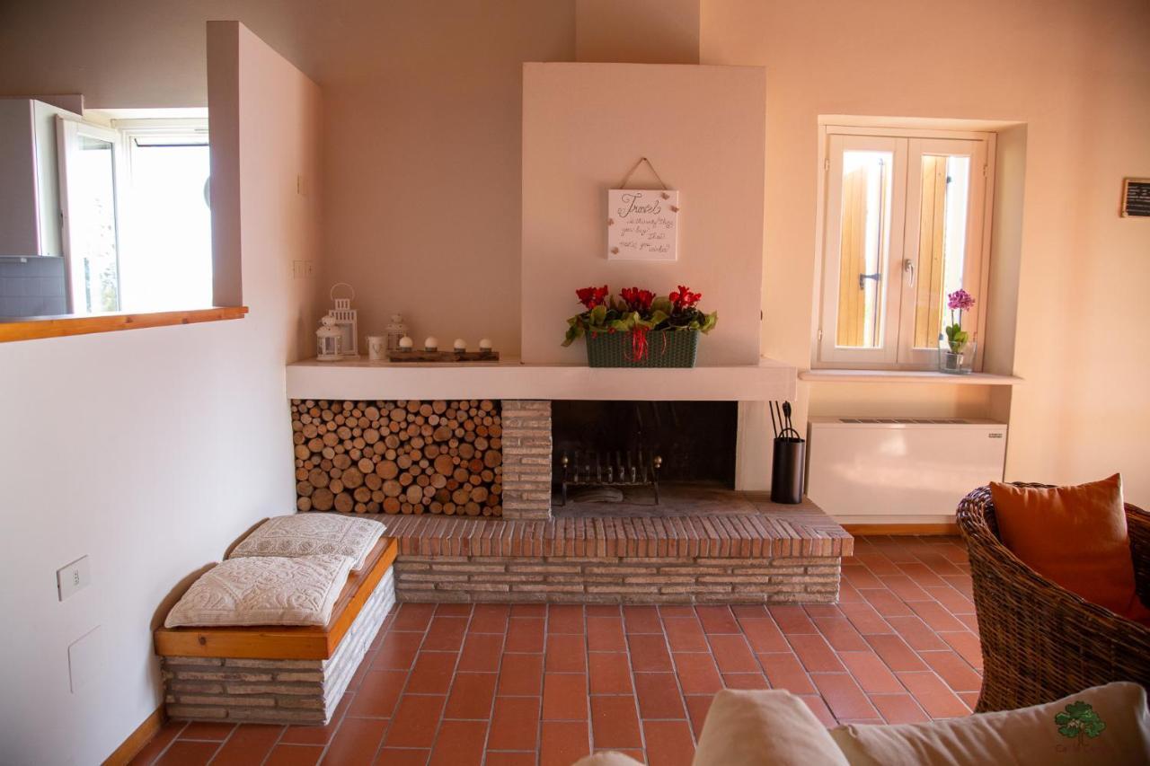 Ca' Le Cerque, Villa Surrounded By The Marche Nature フォッソンブローネ エクステリア 写真