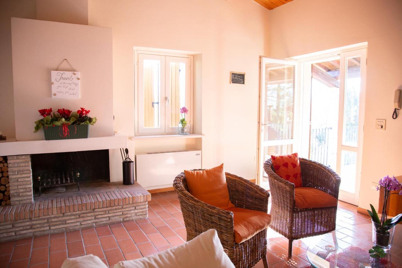 Ca' Le Cerque, Villa Surrounded By The Marche Nature フォッソンブローネ エクステリア 写真